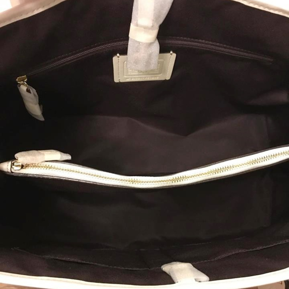 ❌❌❌❌SOLD❌❌❌❌🥥Coach Signature Shoulder Bag🥥 - Picture 6 of 8